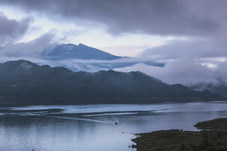 雅女湖,川西高原的明珠，大自然的画卷  第2张