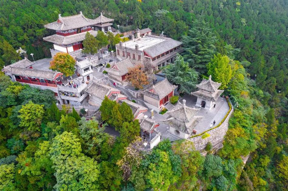 青州香山,千年古刹，登高望远，领略山水之美