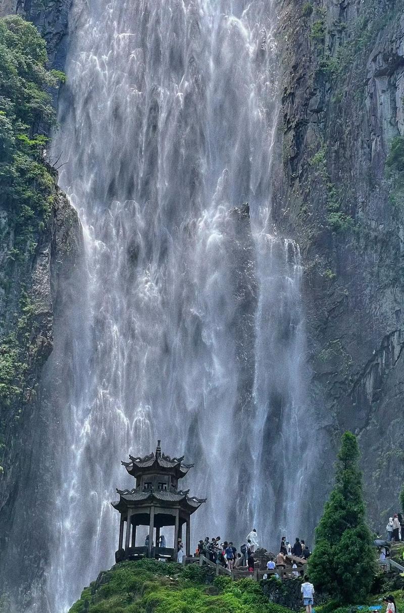 飞流直下三千尺_上饶瀑布群的壮美画卷  第2张