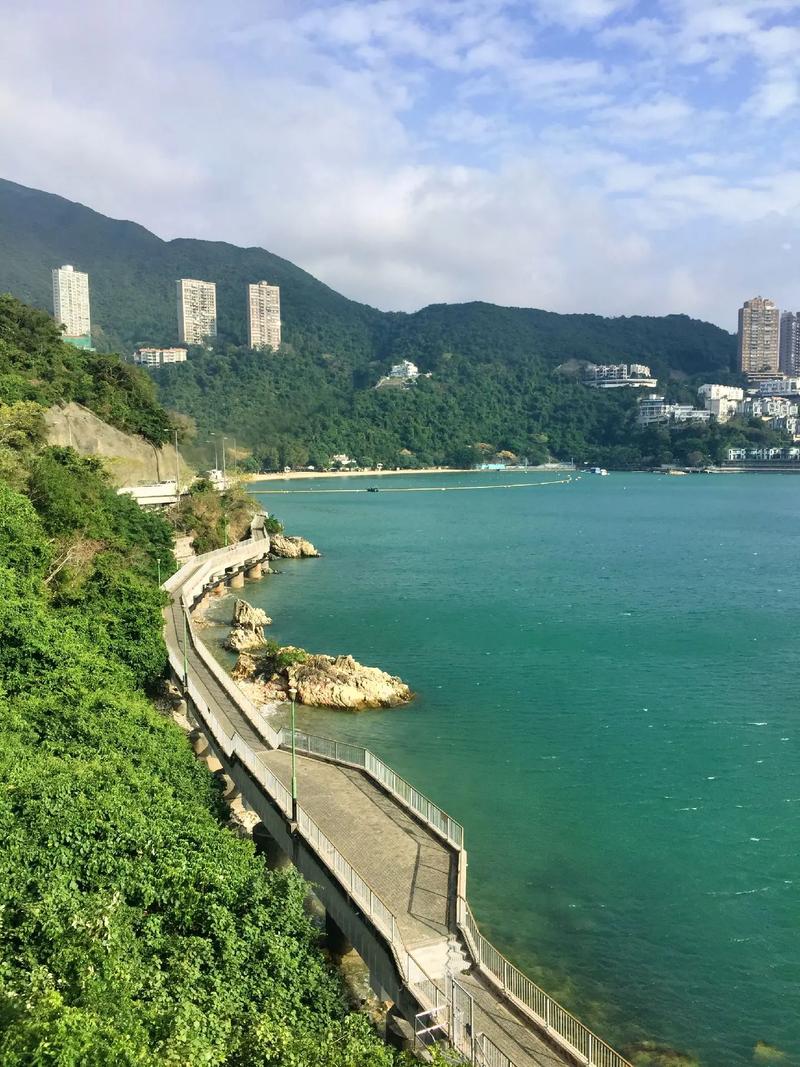 香港潜水湾,碧波荡漾的海滨胜地，探寻自然与人文的完美交融