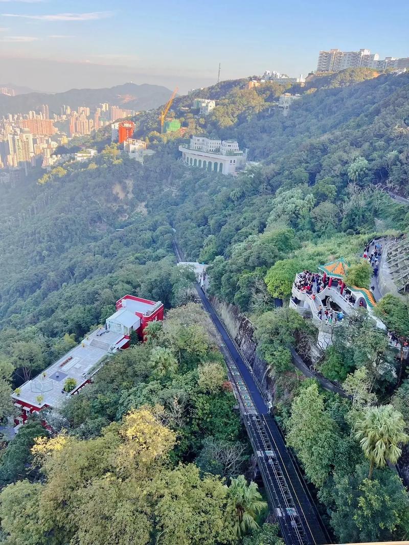 香港爬山楼,登高望远，尽享城市美景与自然风情