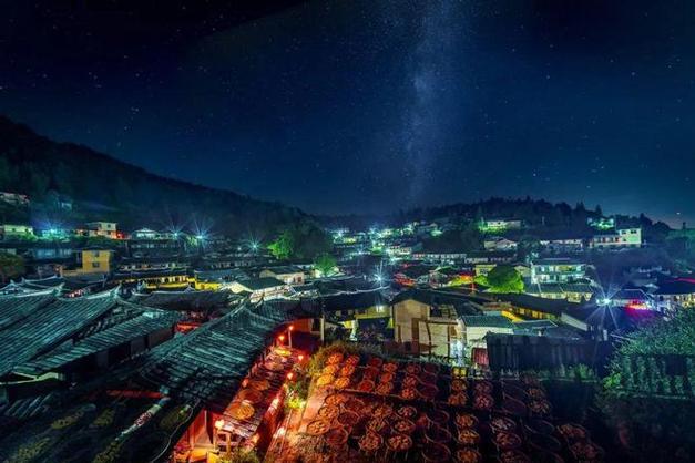 黄冈夜色璀璨，赏景之旅的璀璨星空