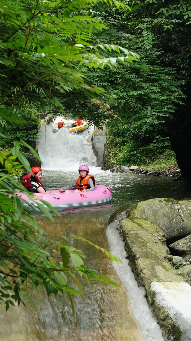 龙川漂流,畅游自然奇景，探寻周边秘境