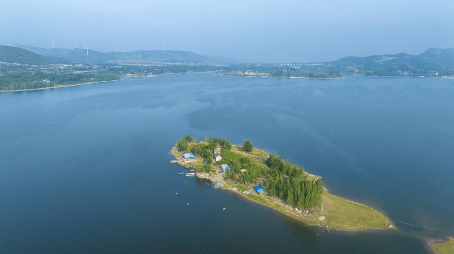 龙湖湾,山水画卷中的休闲胜地，探寻自然与人文的完美融合