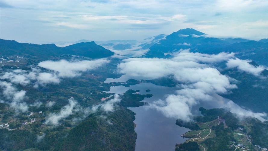 云阳避暑胜地,探秘山水之美，感受清凉夏日