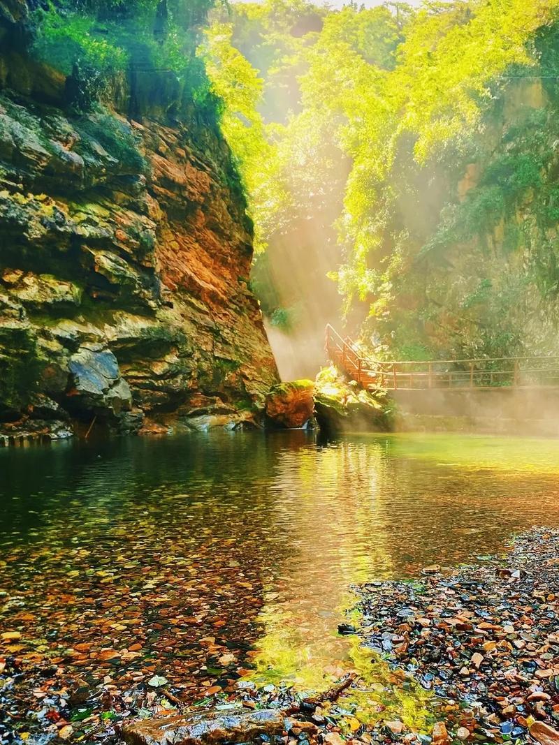 碧潭幽谷,山水秘境，探幽寻奇之旅