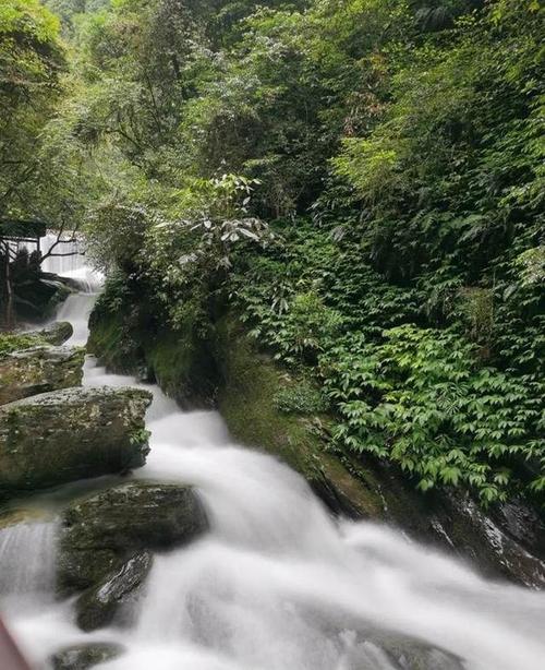 贵州秘境探幽,探寻山川湖泉，品味民族风情