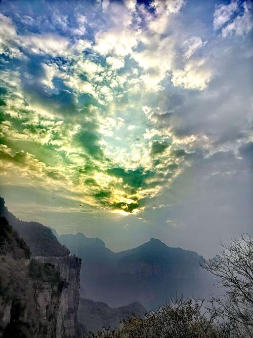 辉县高空景点,云端之上的绝美画卷