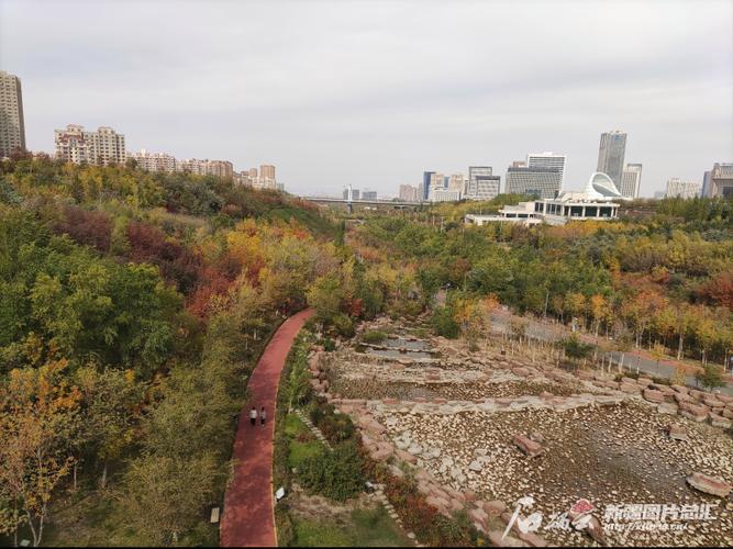 乌鲁木齐红河公园,都市绿洲中的休闲胜地