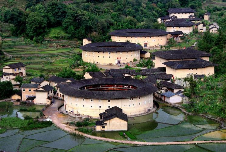 福建哪里好玩福建旅游十大必去景点推荐，福建十大旅游景点排行榜前十名。