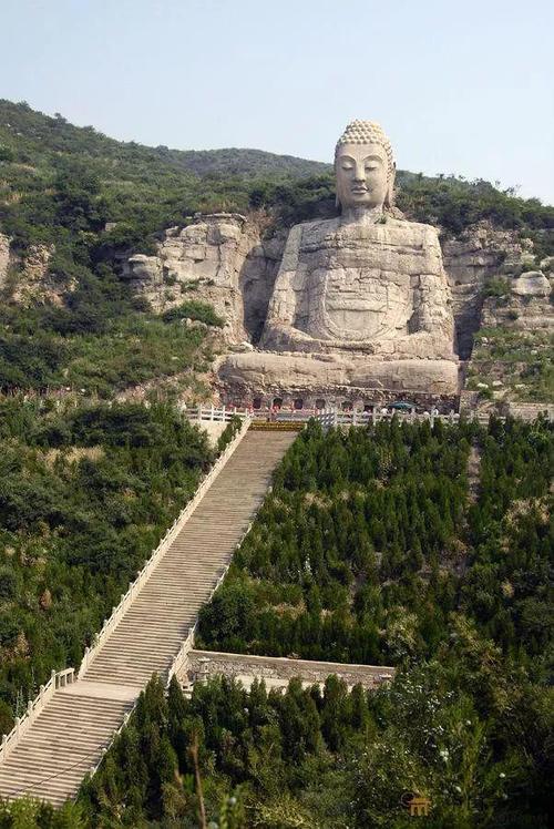 岳山大佛,千年古刹，神秘庄严的佛教圣地  第2张