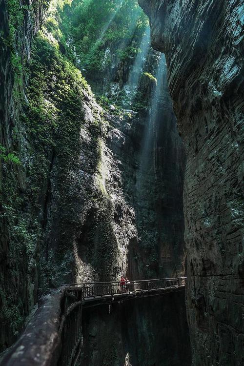 峡谷石像,千年历史的见证，大自然的杰作  第2张