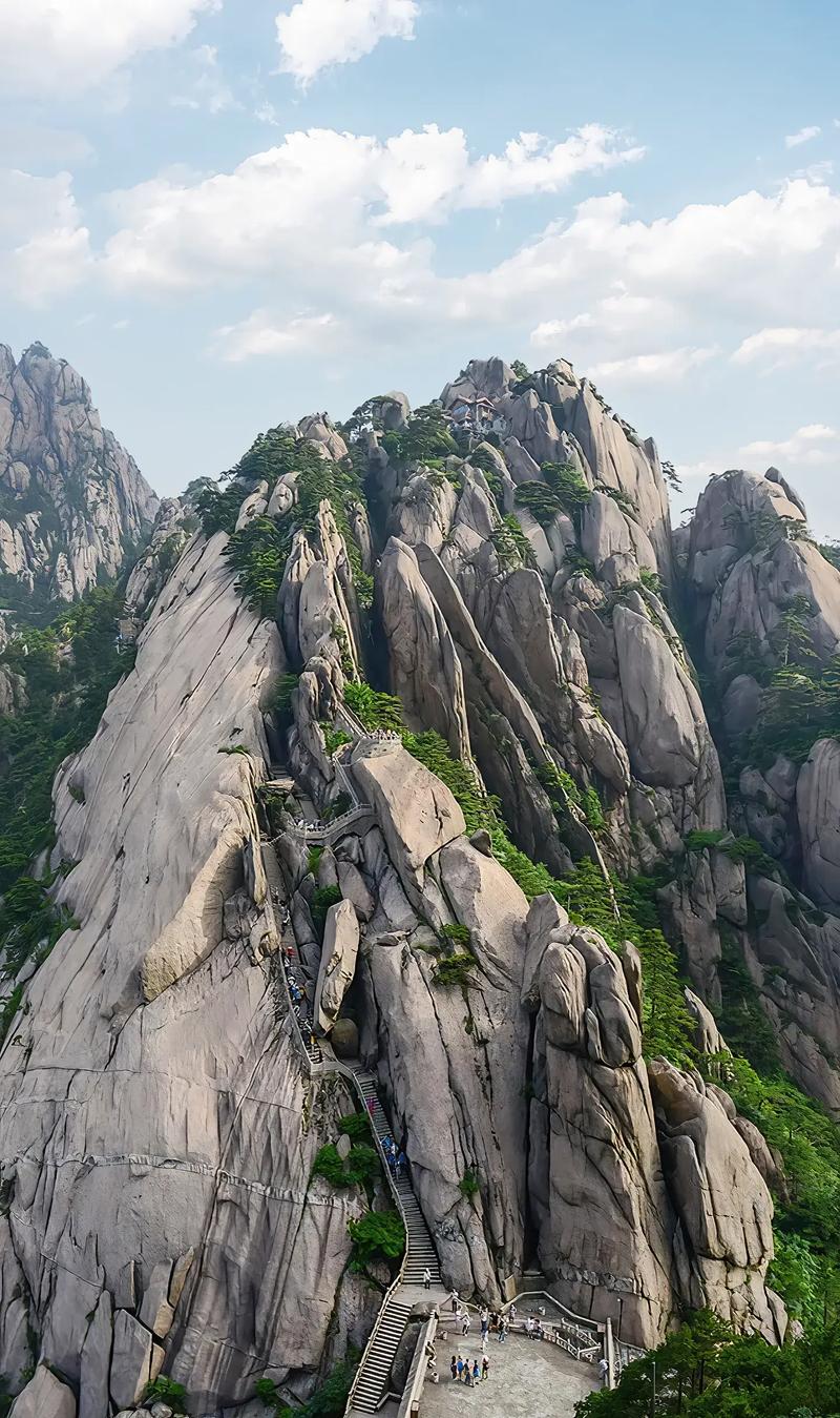 巍峨山岳，探寻自然与人文的交融之美_走进我国著名山岳旅游景点  第2张