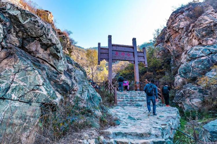 彭州龙门山顶,探寻自然奇观，体验山岳之美