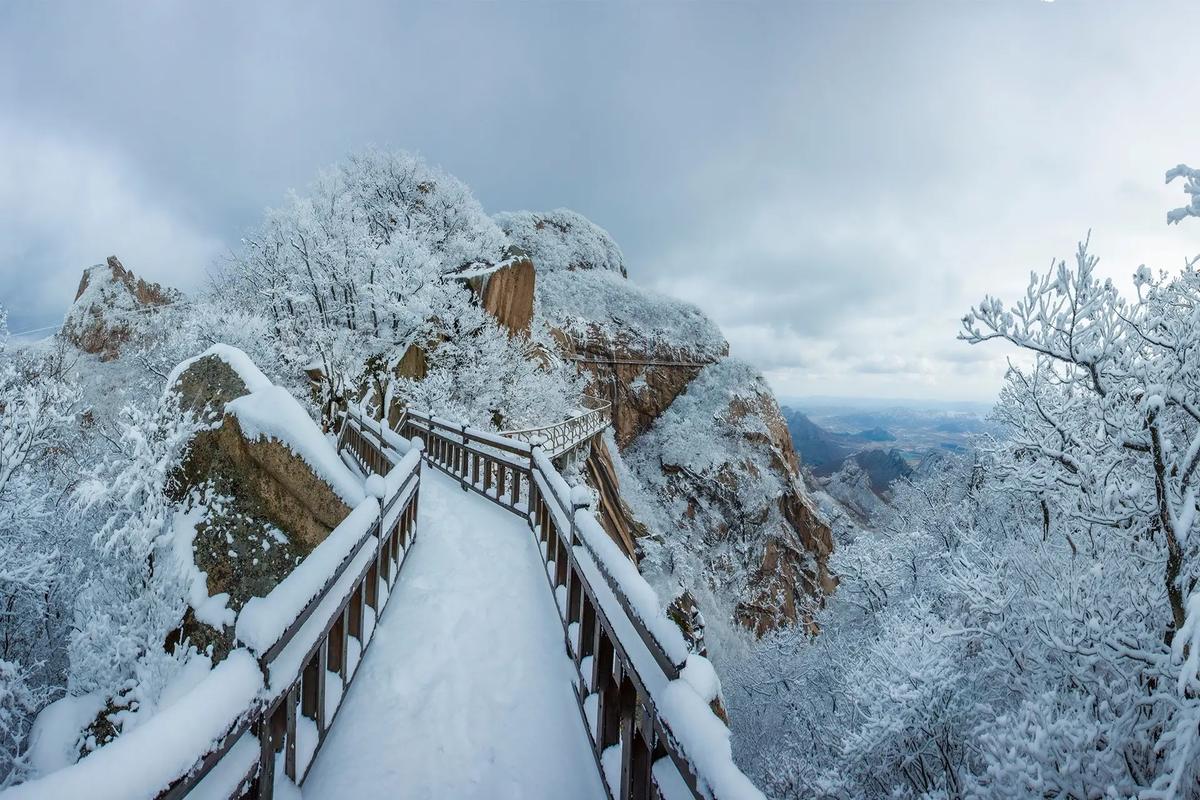 成都凤凰山有雪吗，安康凤凰山旅游区天气预报。