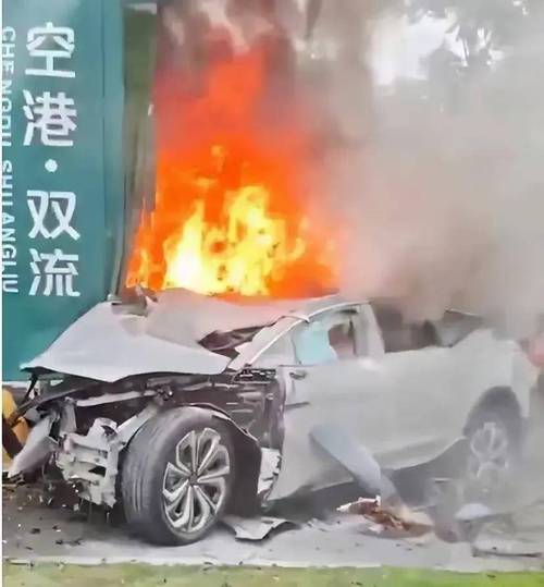 成都新能源车爆燃事件背后的反思,力帆新能源汽车的安全隐患与行业监管挑战