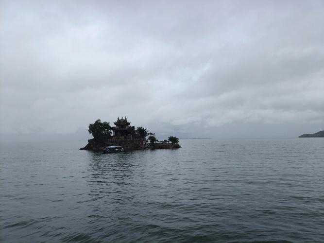 洱海什么时间去，下雨洱海旅游好玩吗。