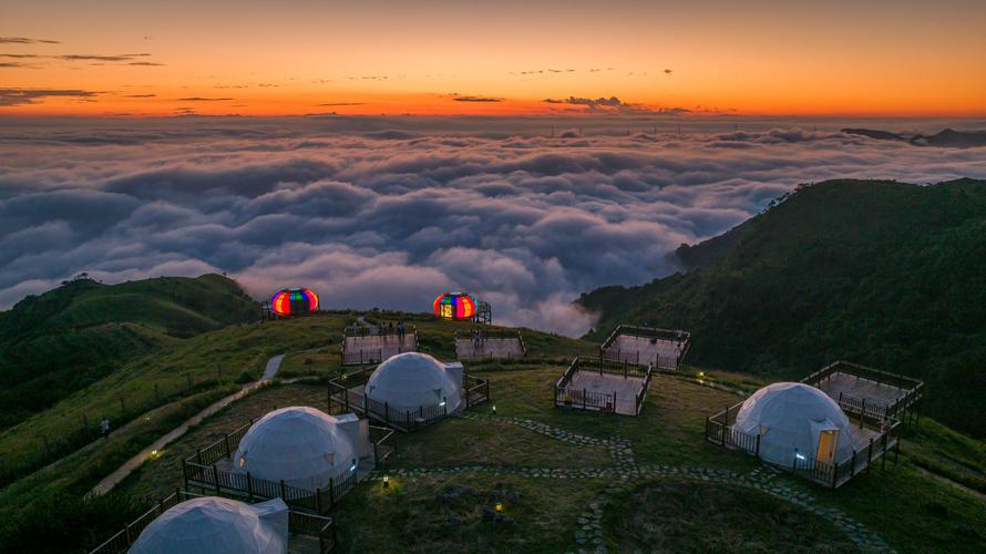 各种的旅游网红打卡点，真能长期为景区带来人气吗，旅游打卡照片。