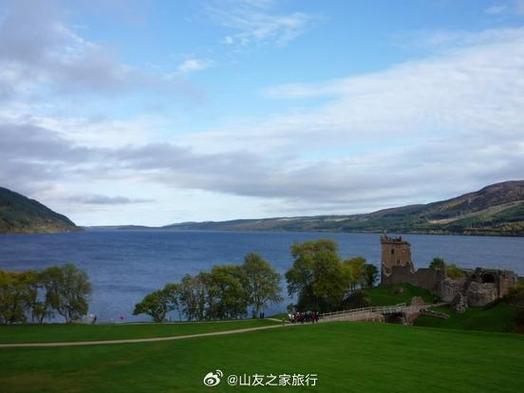 LOCHNESS尼斯湖，为什么不是NESSLOCH，旅游业英文翻译。